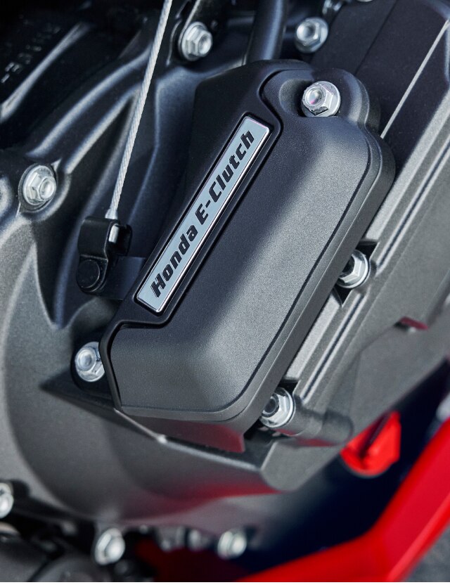 A rider on a Honda motorcycle/Un cavalier sur une moto Honda